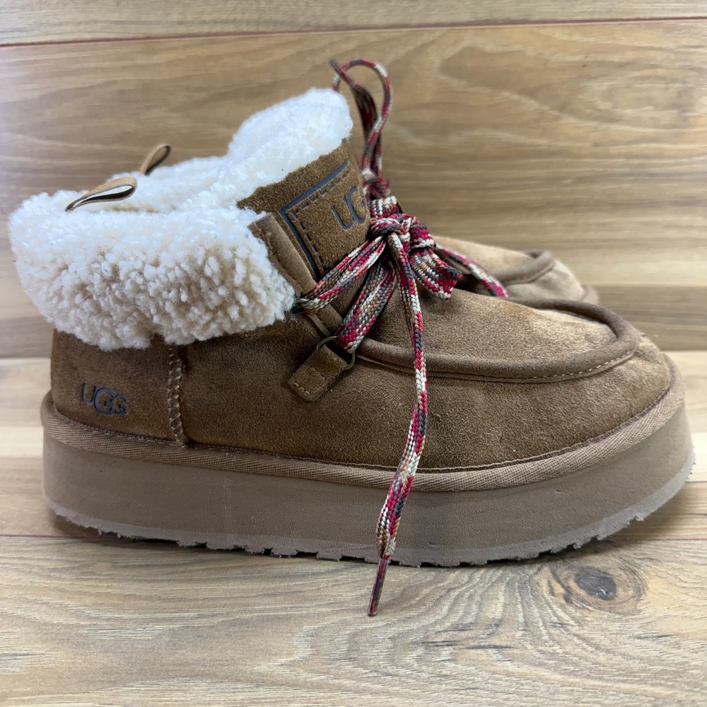 UGG Funkarra Cabin Cuff Ankle Boot Womens 7 Chestnut Suede Moc Toe Platform